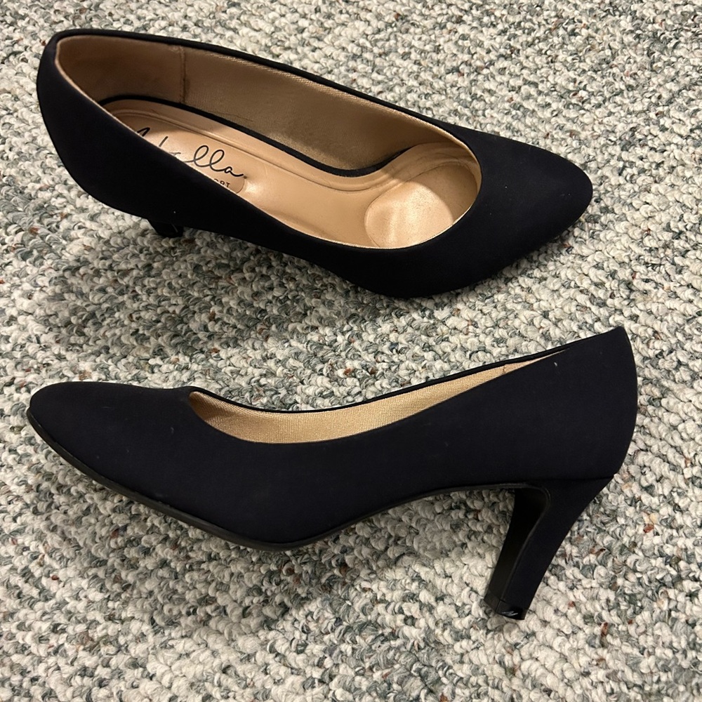 Abella Navy Blue Women's Round Toe Heels